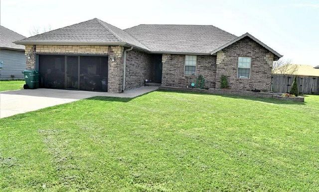 1204 Aaron Avenue, Monett, MO 65708