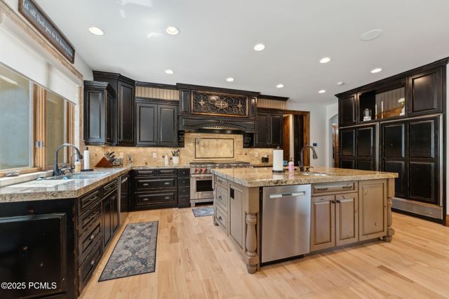 1 Cross Hill Lane, Sandy, UT 84092