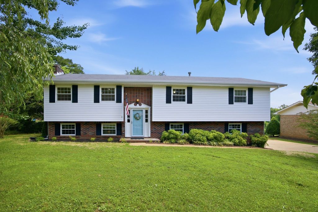 9103 Ole Farm Ln, Harrison, TN 37341