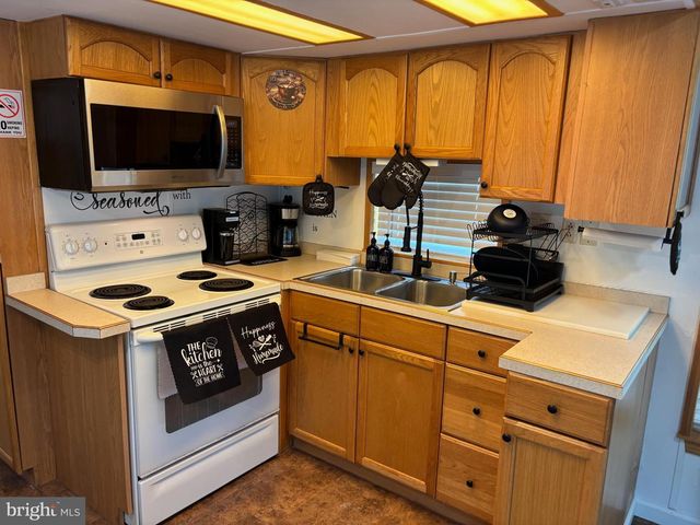724 MONMOUTH RD #14, Cream Ridge, NJ 08514