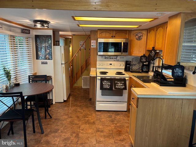 724 MONMOUTH RD #14, Cream Ridge, NJ 08514