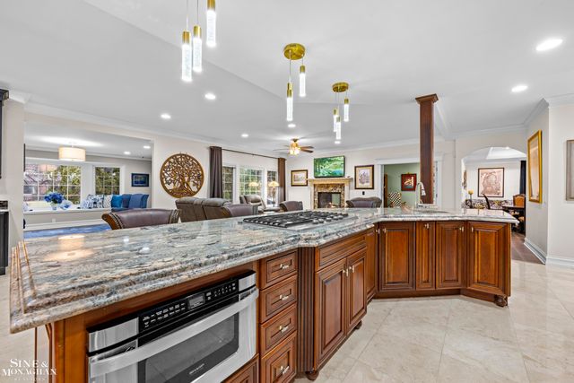 680 Pear Tree Lane, Grosse Pointe Woods, MI 48236