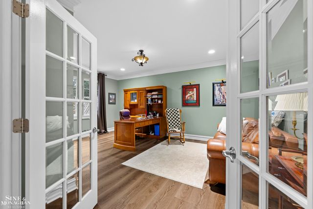 680 Pear Tree Lane, Grosse Pointe Woods, MI 48236