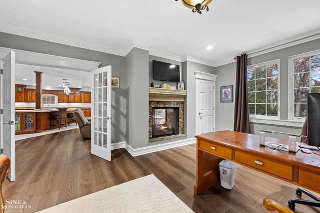 680 Pear Tree Lane, Grosse Pointe Woods, MI 48236