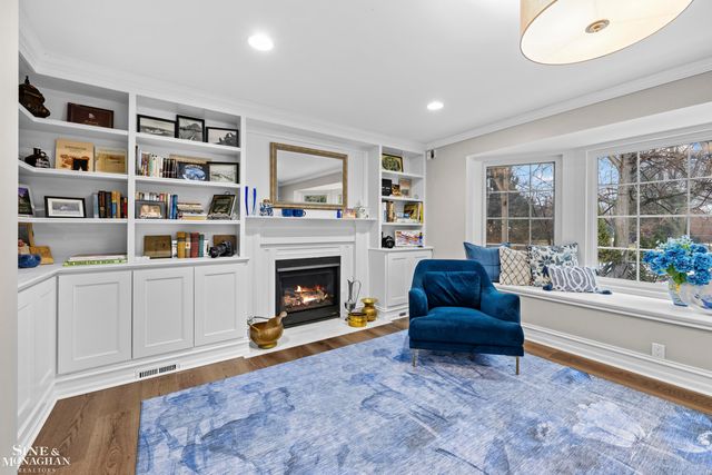 680 Pear Tree Lane, Grosse Pointe Woods, MI 48236