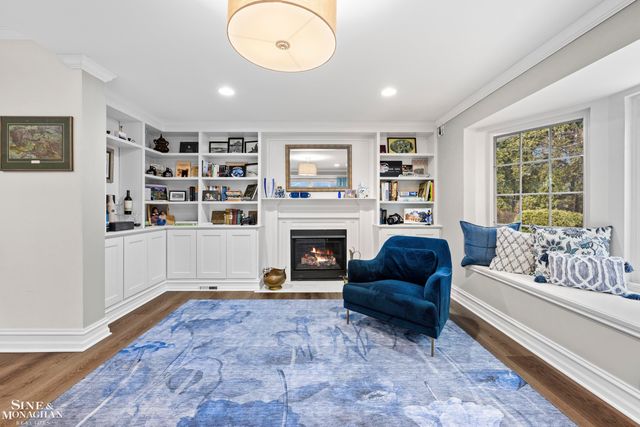 680 Pear Tree Lane, Grosse Pointe Woods, MI 48236