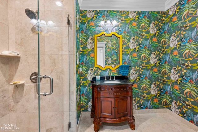 680 Pear Tree Lane, Grosse Pointe Woods, MI 48236