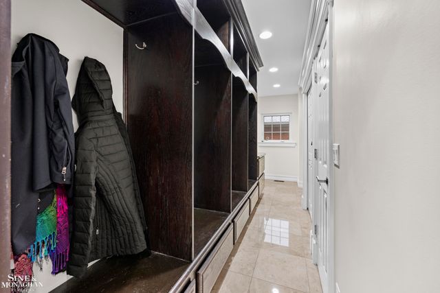 680 Pear Tree Lane, Grosse Pointe Woods, MI 48236