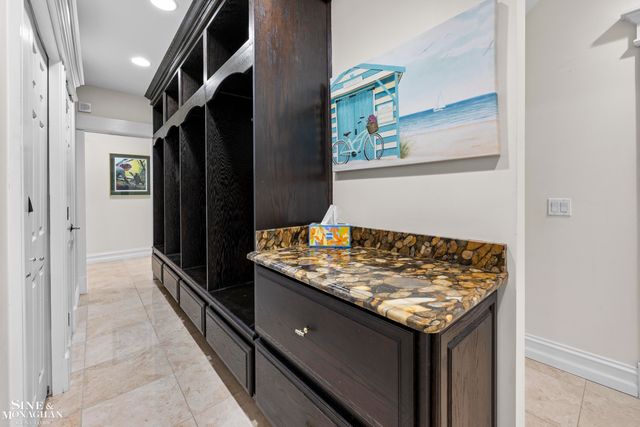 680 Pear Tree Lane, Grosse Pointe Woods, MI 48236