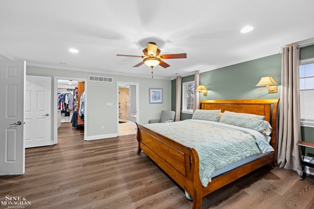 680 Pear Tree Lane, Grosse Pointe Woods, MI 48236