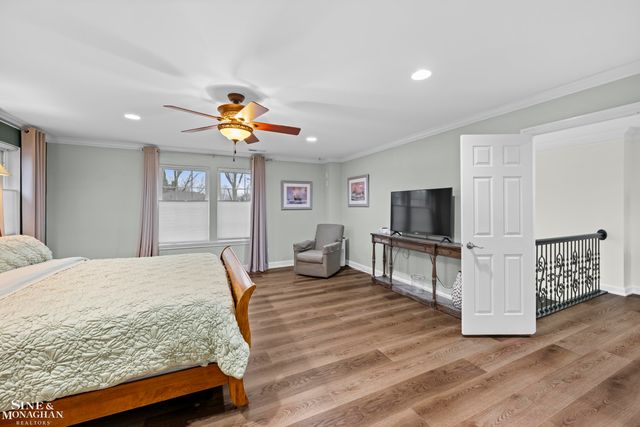 680 Pear Tree Lane, Grosse Pointe Woods, MI 48236