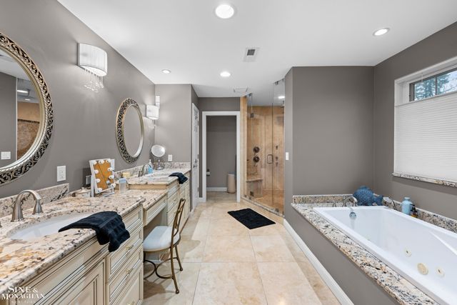 680 Pear Tree Lane, Grosse Pointe Woods, MI 48236