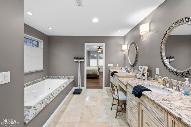 680 Pear Tree Lane, Grosse Pointe Woods, MI 48236