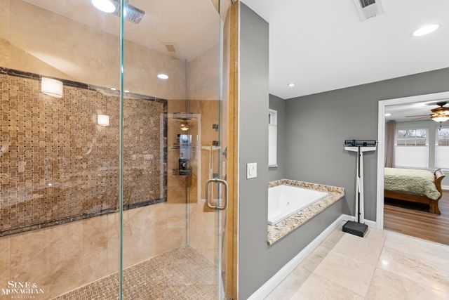 680 Pear Tree Lane, Grosse Pointe Woods, MI 48236