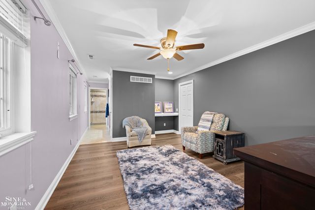 680 Pear Tree Lane, Grosse Pointe Woods, MI 48236