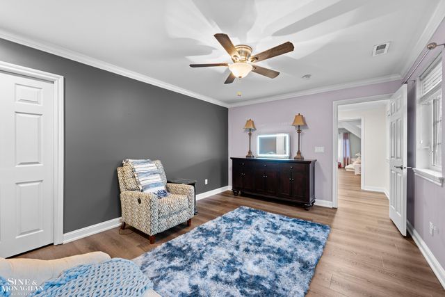 680 Pear Tree Lane, Grosse Pointe Woods, MI 48236