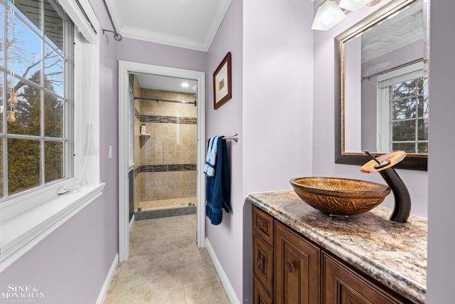 680 Pear Tree Lane, Grosse Pointe Woods, MI 48236