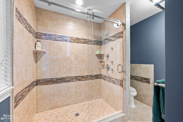 680 Pear Tree Lane, Grosse Pointe Woods, MI 48236