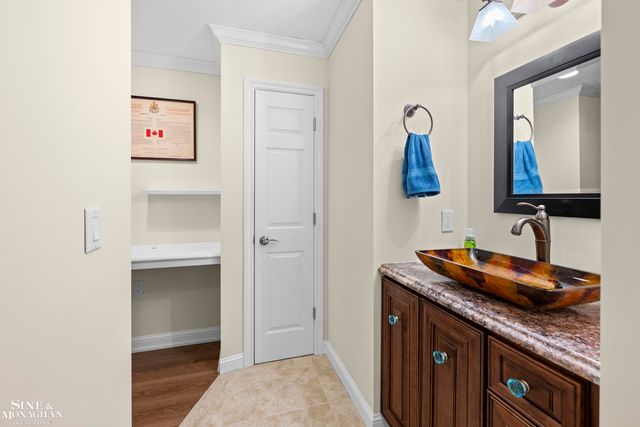 680 Pear Tree Lane, Grosse Pointe Woods, MI 48236