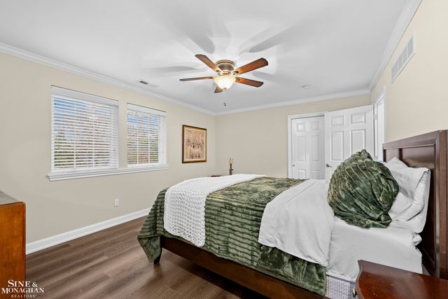 680 Pear Tree Lane, Grosse Pointe Woods, MI 48236