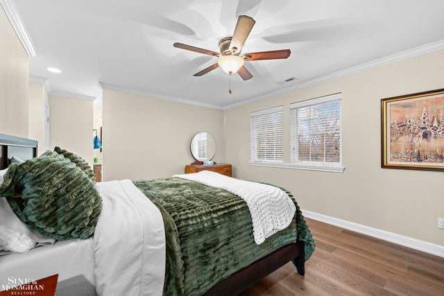 680 Pear Tree Lane, Grosse Pointe Woods, MI 48236