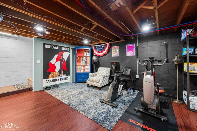 680 Pear Tree Lane, Grosse Pointe Woods, MI 48236