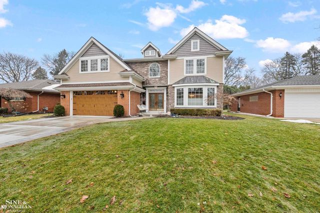 680 Pear Tree Lane, Grosse Pointe Woods, MI 48236
