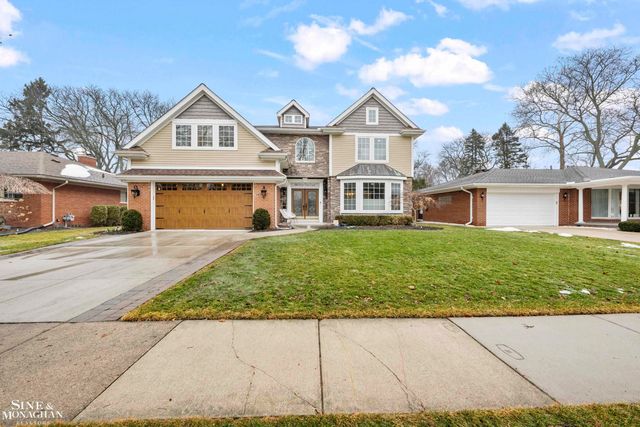 680 Pear Tree Lane, Grosse Pointe Woods, MI 48236