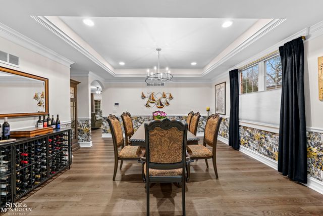 680 Pear Tree Lane, Grosse Pointe Woods, MI 48236