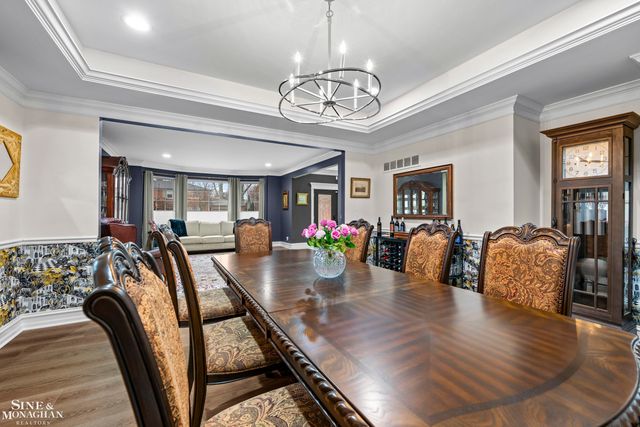 680 Pear Tree Lane, Grosse Pointe Woods, MI 48236