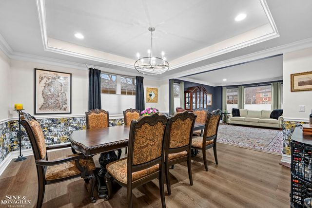 680 Pear Tree Lane, Grosse Pointe Woods, MI 48236