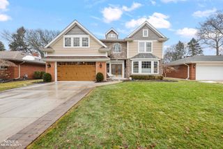 680 Pear Tree Lane, Grosse Pointe Woods, MI 48236