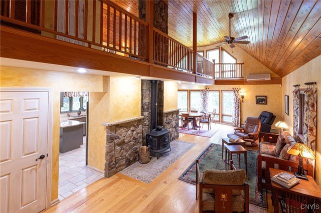 1666 Buffs, Skaneateles, NY 13152