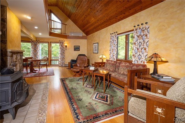1666 Buffs, Skaneateles, NY 13152
