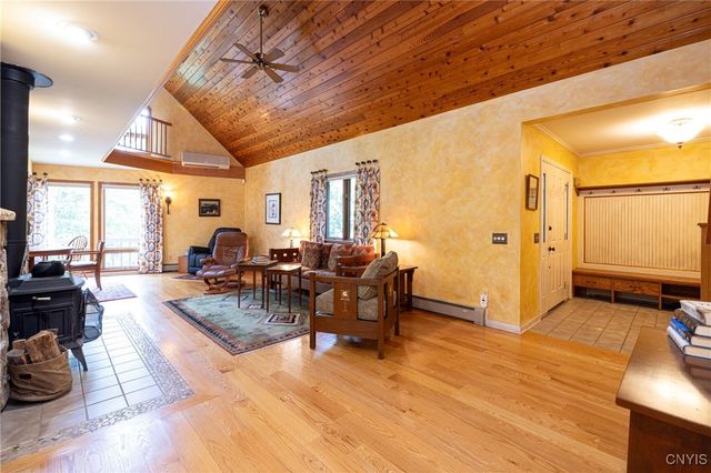1666 Buffs, Skaneateles, NY 13152
