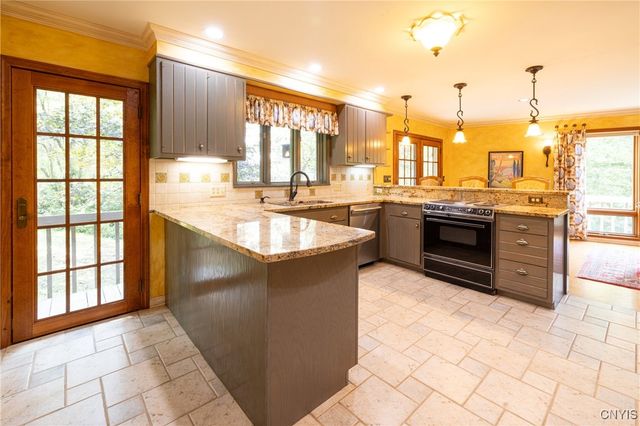 1666 Buffs, Skaneateles, NY 13152