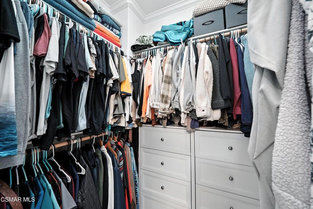 Image 8 of property listing at 586 Pioneer Street, Camarillo, CA 93010