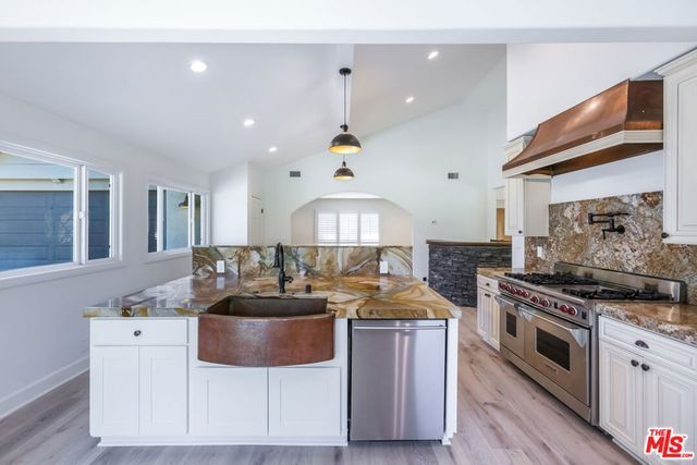 835 Camino Santos Reyes, Thousand Oaks, CA 91360