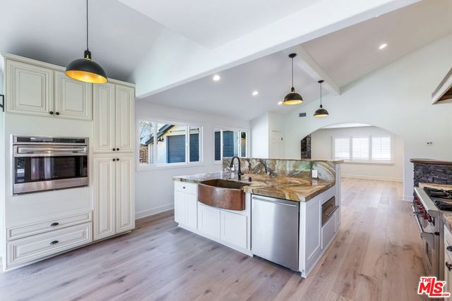 835 Camino Santos Reyes, Thousand Oaks, CA 91360