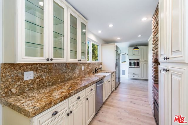 835 Camino Santos Reyes, Thousand Oaks, CA 91360