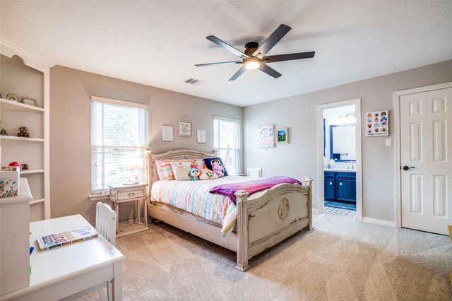 7 Deer Lake Court, The Woodlands, TX 77381