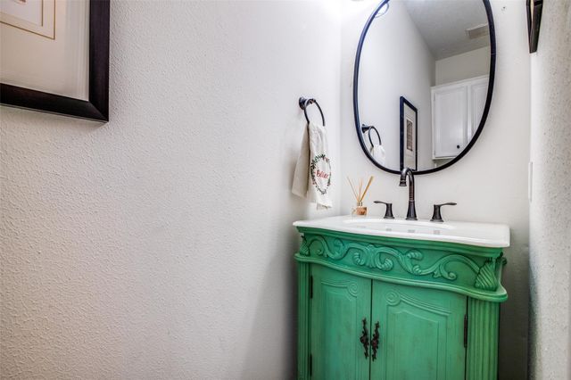 7 Deer Lake Court, The Woodlands, TX 77381