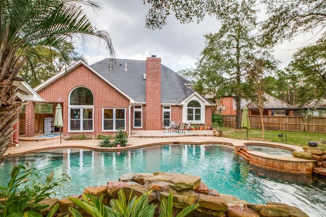 7 Deer Lake Court, The Woodlands, TX 77381