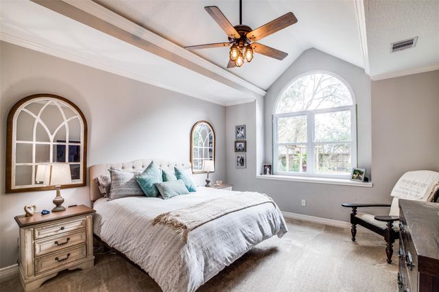 7 Deer Lake Court, The Woodlands, TX 77381