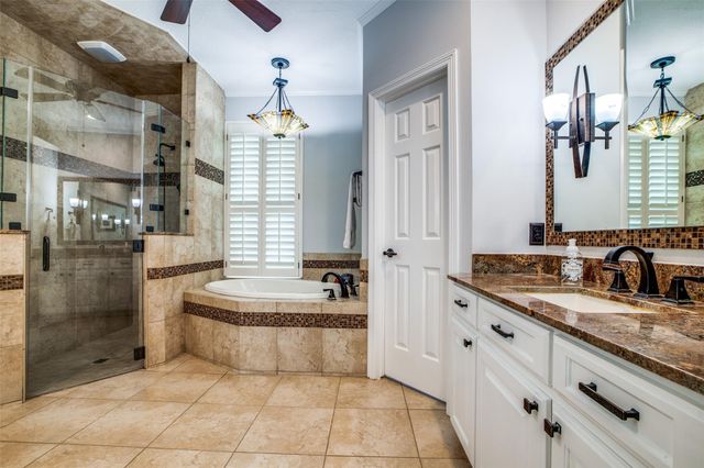 7 Deer Lake Court, The Woodlands, TX 77381