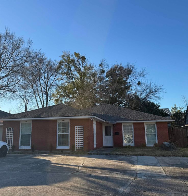 582 Jennifer Jean Dr, Baton Rouge, LA 70808
