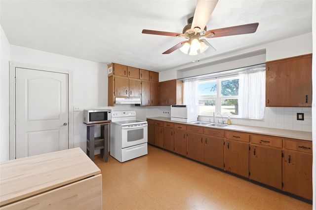 18749 US HIGHWAY 41, Spring Hill, FL 34610