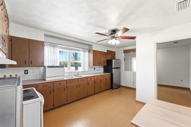 18749 US HIGHWAY 41, Spring Hill, FL 34610