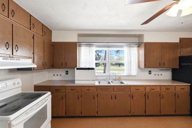 18749 US HIGHWAY 41, Spring Hill, FL 34610