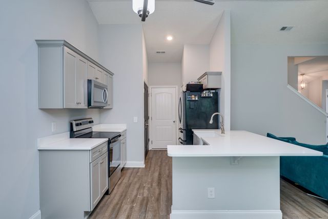 826 Cedar Ln, Springfield, TN 37172